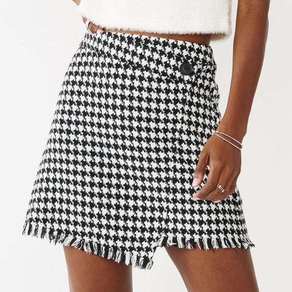 SO Houndstooth mini skirt with fringe NWT - Picture 1 of 8